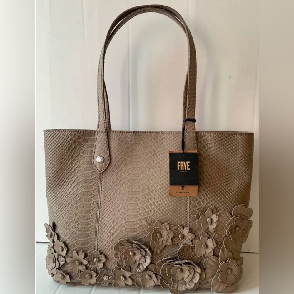 NWT$398 Frye Melissa Floral Tote- Dove- 3D Floral Tote- one size